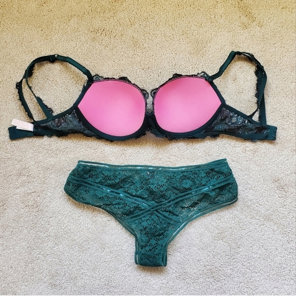 Victoria’s Secret Set (32 DD) (Medium) - Picture 3 of 5